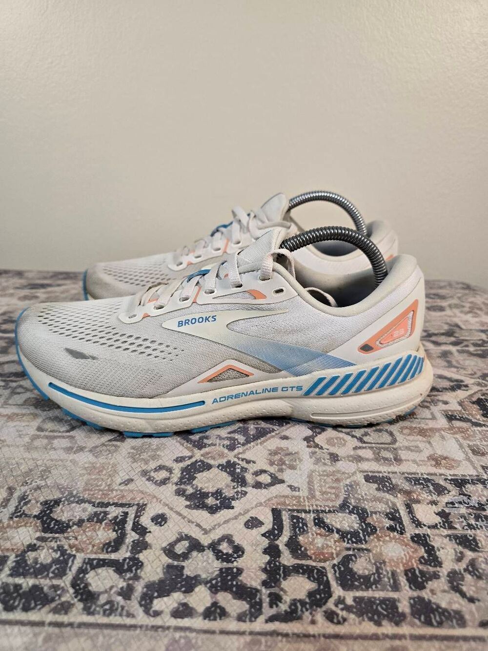Brooks Adrenaline GTS 23 Women's Running Shoes Size 10.5 B